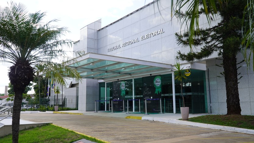 Não haverá expediente regular na secretaria do tribunal e nas zonas eleitorais