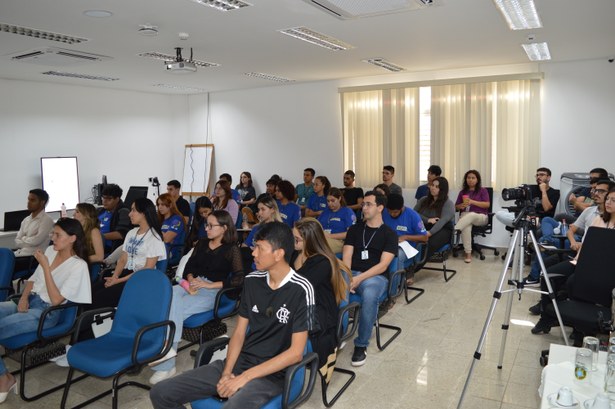 A ação, que faz parte do programa Orienta, objetivou capacitar os estudantes a tomar decisões fi...